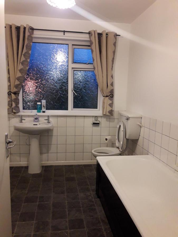 Cosy @ Coleraine Beside Train+Bus Station Apartment Exterior photo